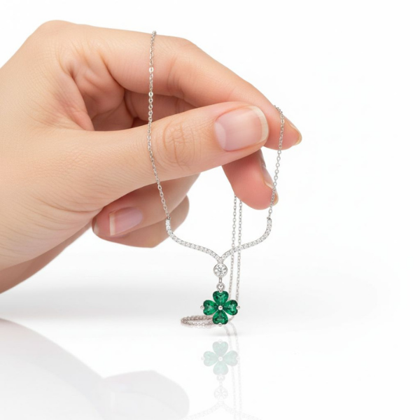 Kalp Yonca ve Zümrüt Taşlı 925 Gümüş Kolye